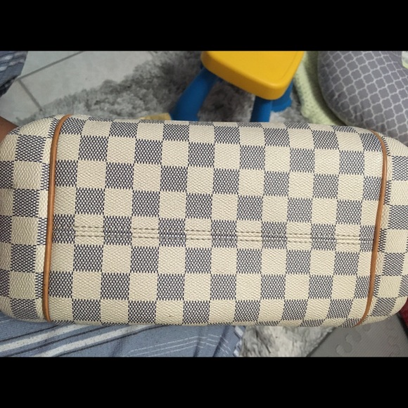 Wallet is SOLD LV Totally pm bag still available. - Picture 8 of 16